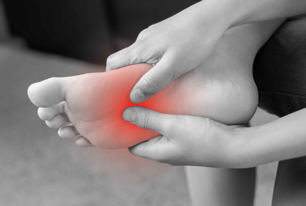 Metatarsal fracture treatment 8 Nonsurgical or surgical care to heal broken metatarsal bones in the foot.