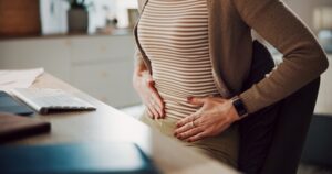 Endometriosis pain relief: 8 proven treatment options & lifestyle changes that help 1 Woman consulting with a gynecologist about endometriosis pain, diagnosis, and treatment options