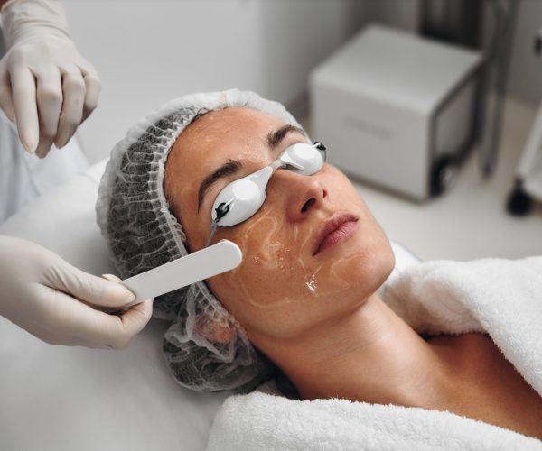 A,Woman,Receives,Ipl,Therapy,In,A,Beauty,Salon.,High