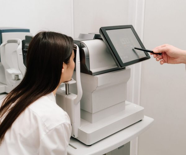 Autorefractor,Measures,Refractive,Errors,,Helping,Determine,Prescriptions,For,Glasses,Or